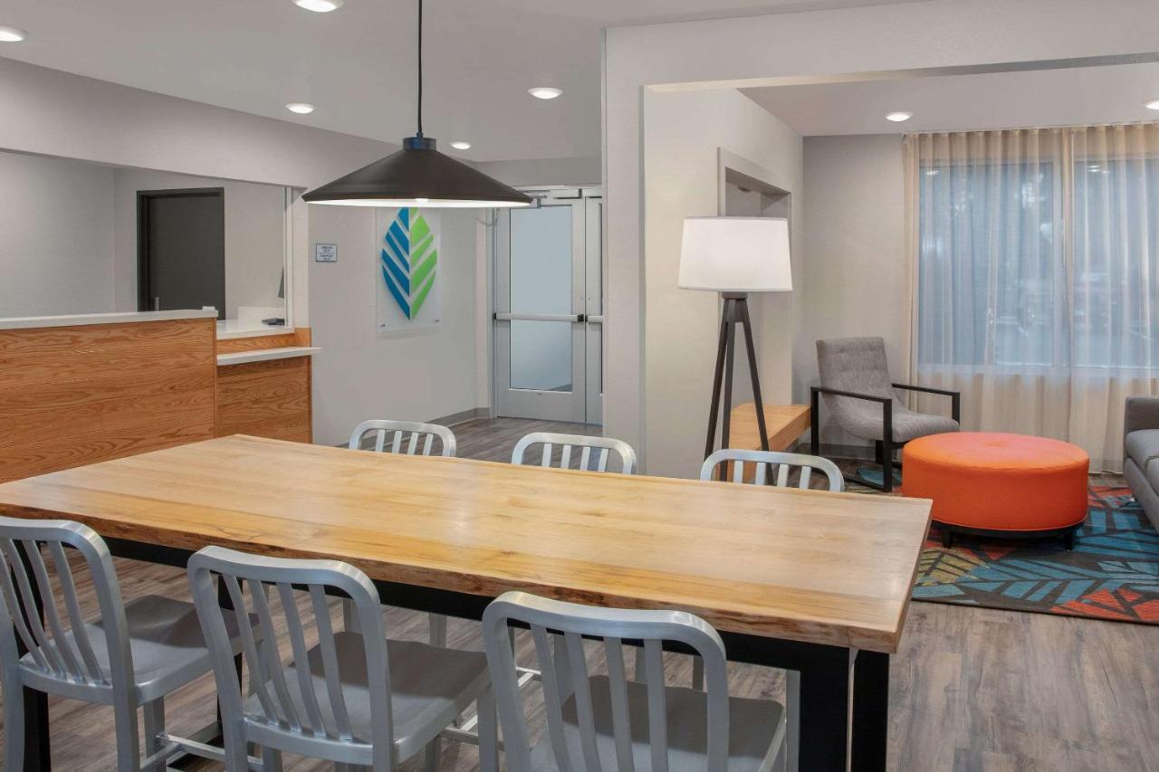 Woodsping Suites Washington Dc East Arena Drive Lake Arbor ภายนอก รูปภาพ