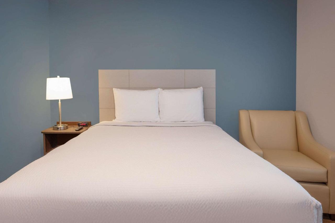 Woodsping Suites Washington Dc East Arena Drive Lake Arbor ภายนอก รูปภาพ